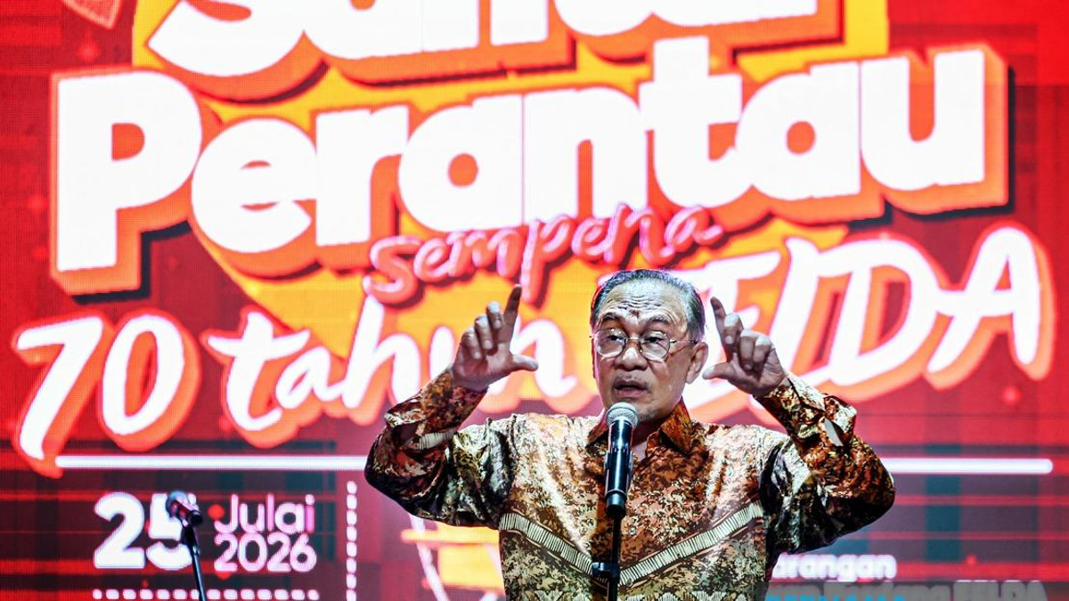 Anwar Pushes for Faster Implementation of Seven Felda Settler Support Initiatives