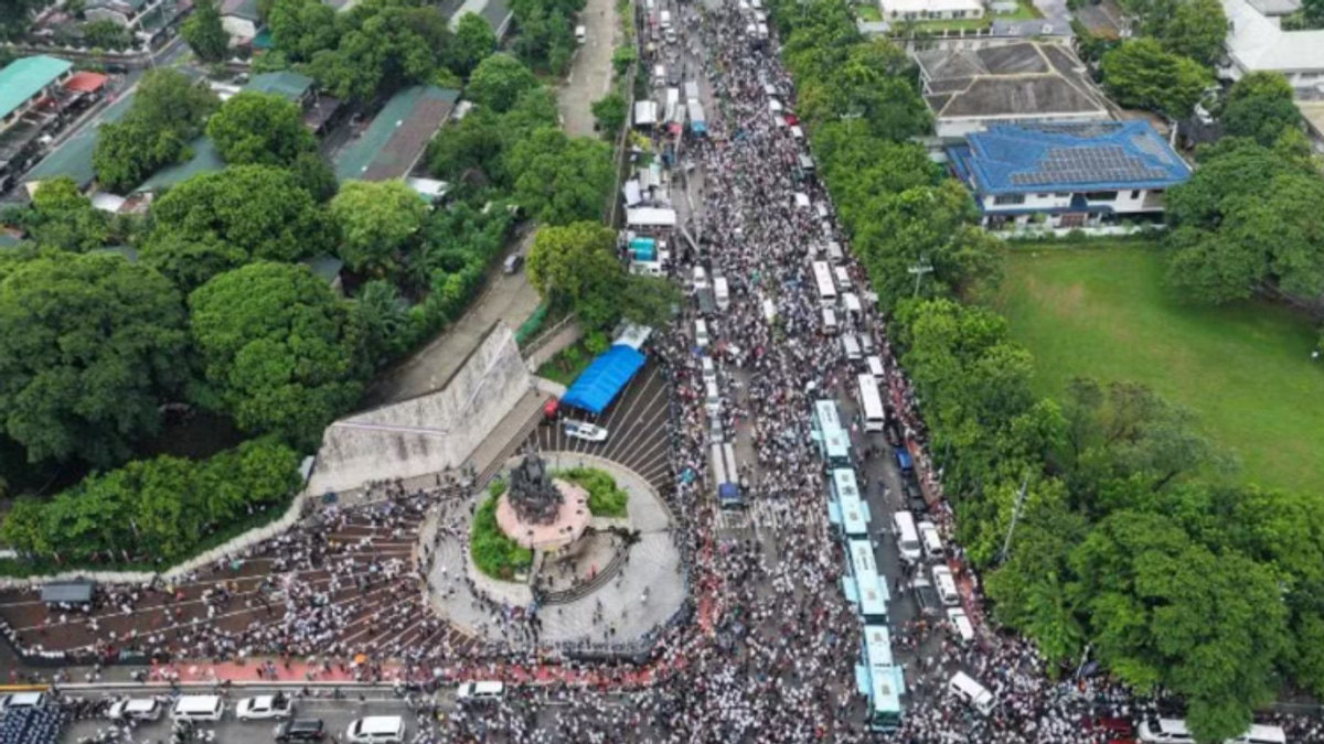 Philippine Religious Sect Mobilises Thousands to Defend Senator Facing Graft Charges