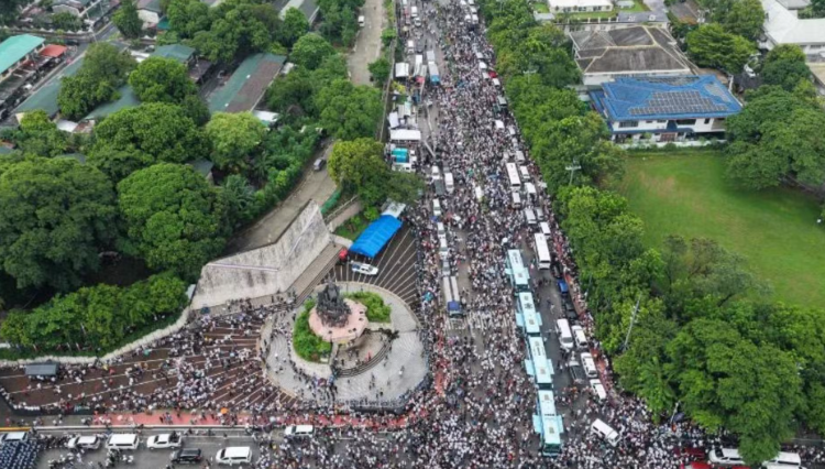 Philippine Religious Sect Mobilises Thousands to Defend Senator Facing Graft Charges
