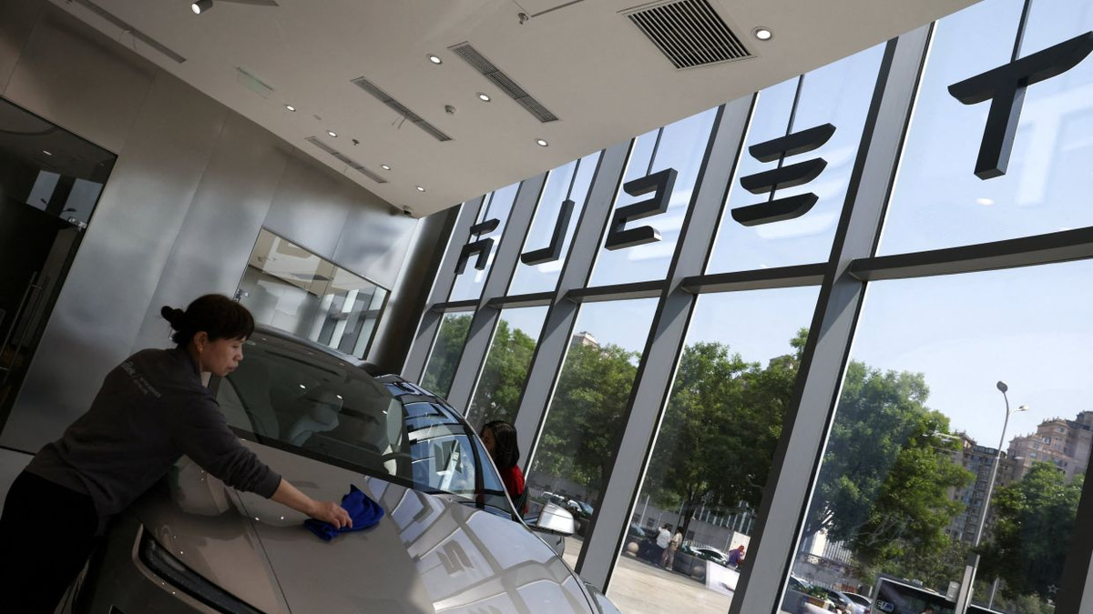 Tesla Faces Record China Recall as Regulators Tighten Safety Standards on Door Handles