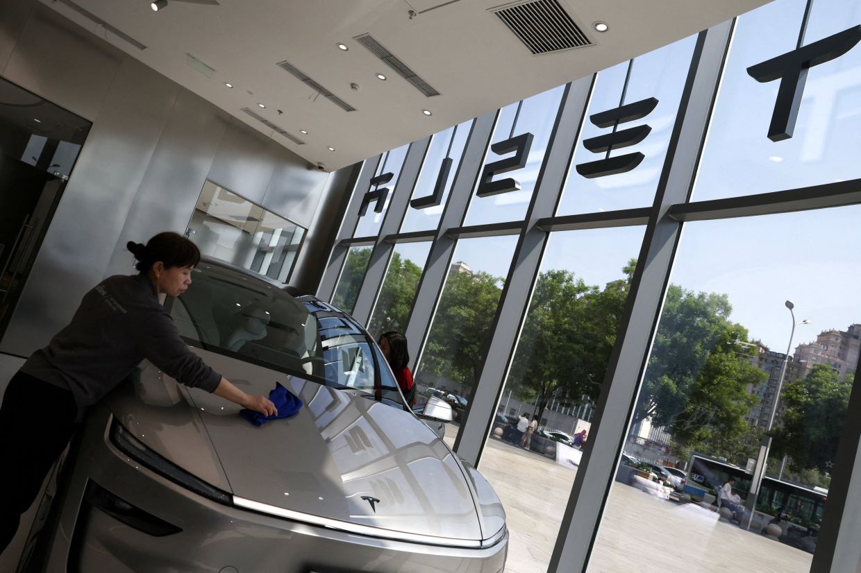 Tesla Faces Record China Recall as Regulators Tighten Safety Standards on Door Handles