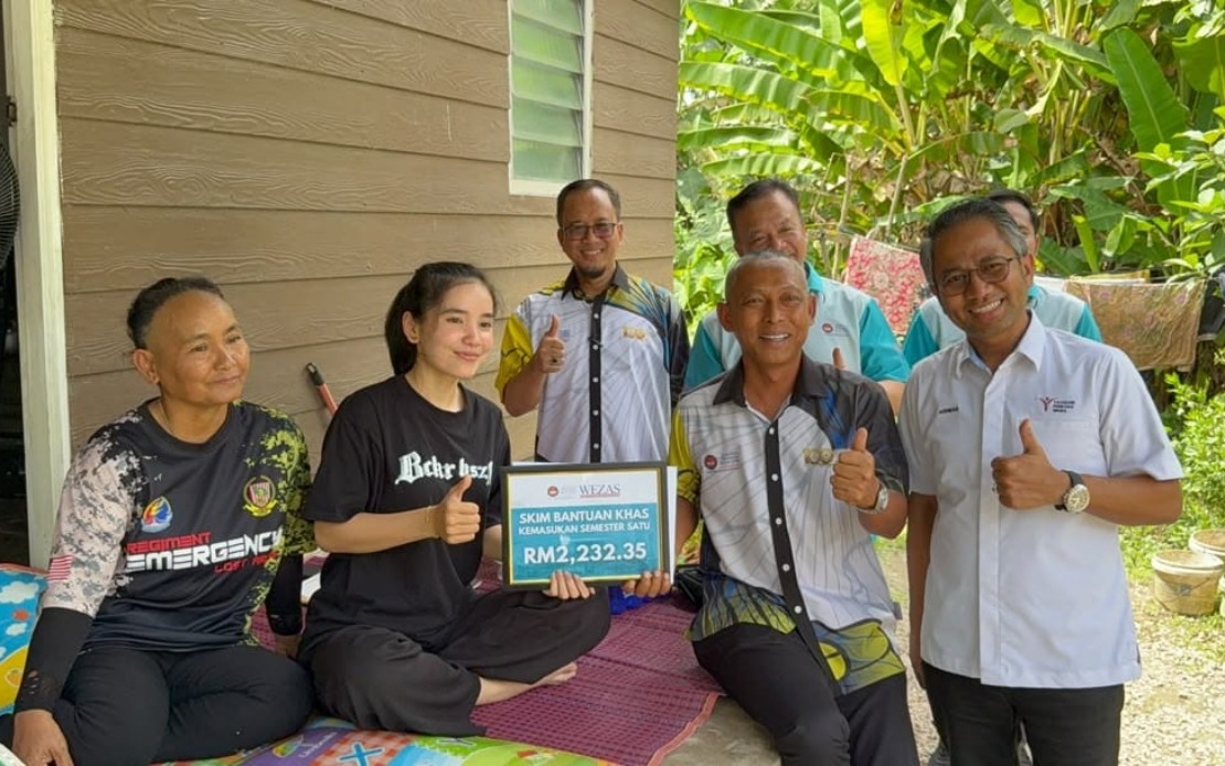 Three High-Achieving Students Receive Financial Aid to Begin University Studies at UPSI