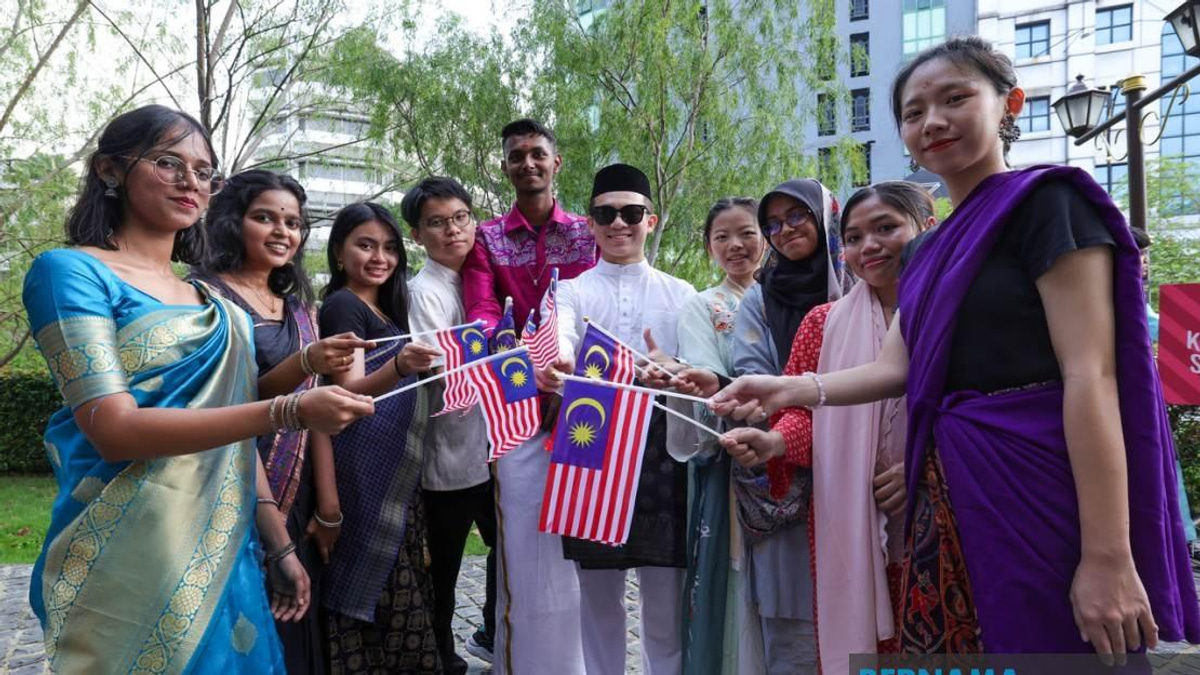 Lee Lam Thye Condemns Divisive Political Rhetoric, Calls for National Cohesion