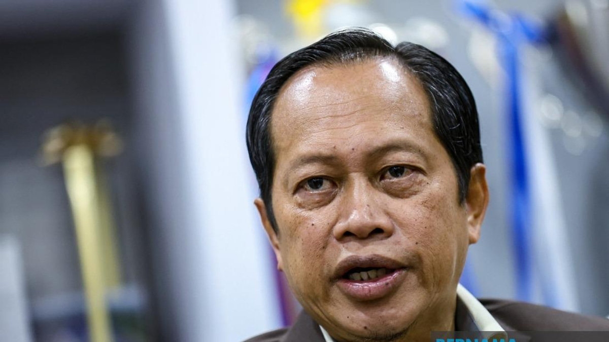 Ahmad Maslan Steps Back From Johor State Polls, Backs BN Campaign