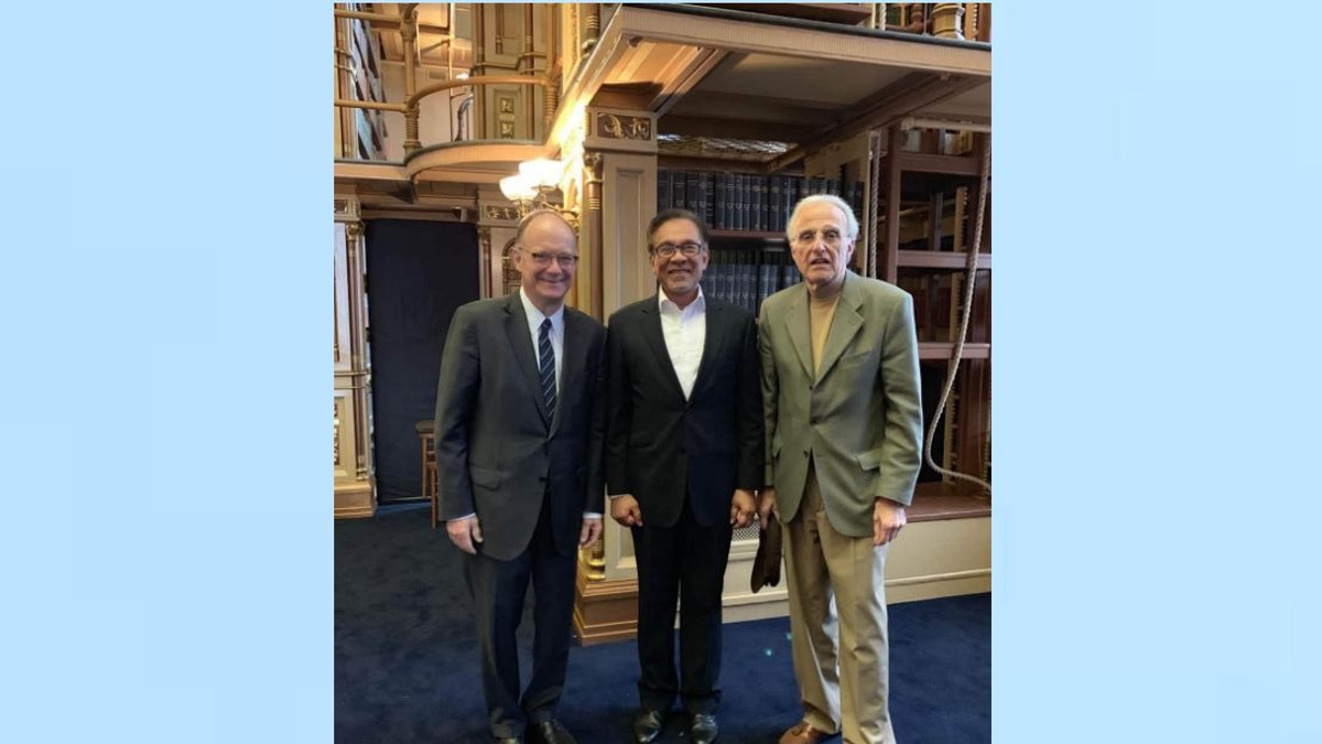 PM Anwar Pays Tribute to Influential Islamic Scholar John Esposito
