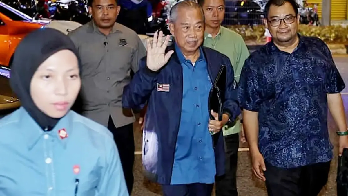 Muhyiddin and Bersatu Leadership Convene for Crisis Talks as PN Coalition Fractures