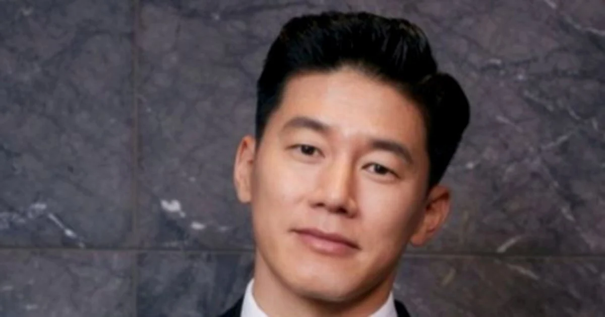From Rags to Riches: How Korean Star Kim Mu Yeol Survived on RM500 a Year Before Stardom