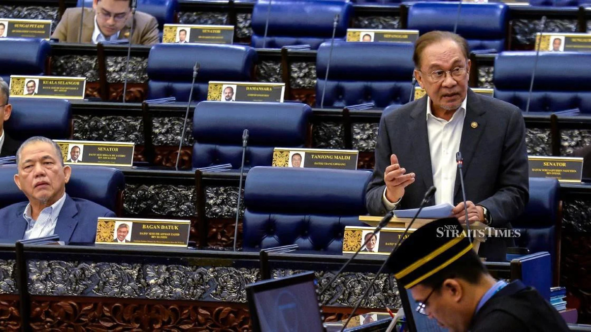 E-wallet Issuers Must Fully Compensate Scam Victims if Security Fails, Anwar Says