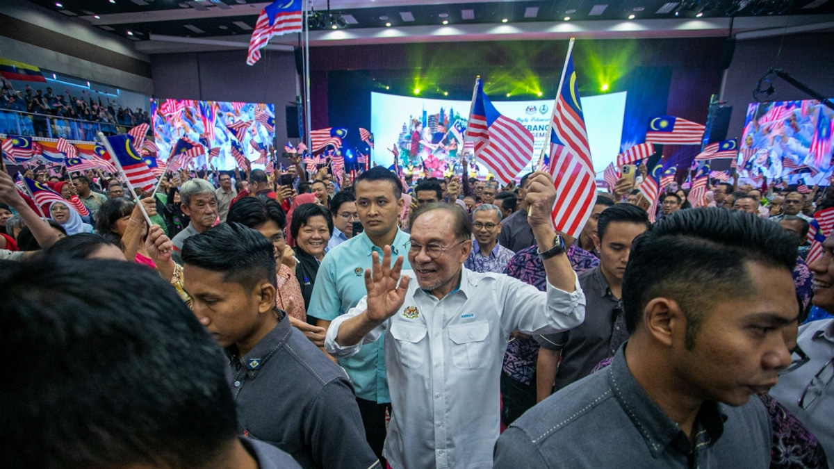 Anwar Cautions Government Leaders on Campaign Conduct Ahead of Critical Political Period