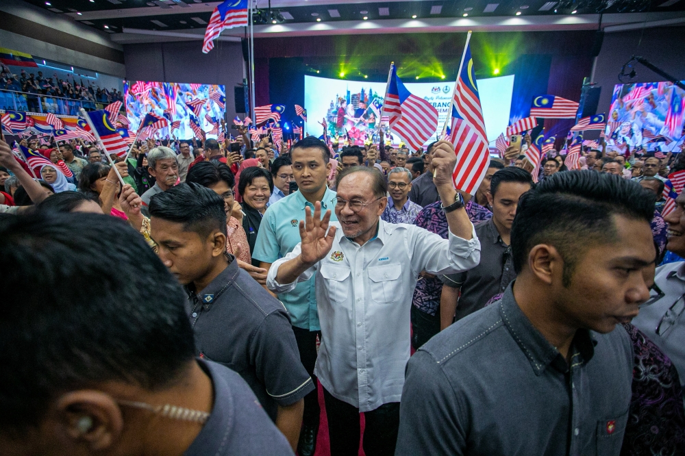 Anwar Cautions Government Leaders on Campaign Conduct Ahead of Critical Political Period