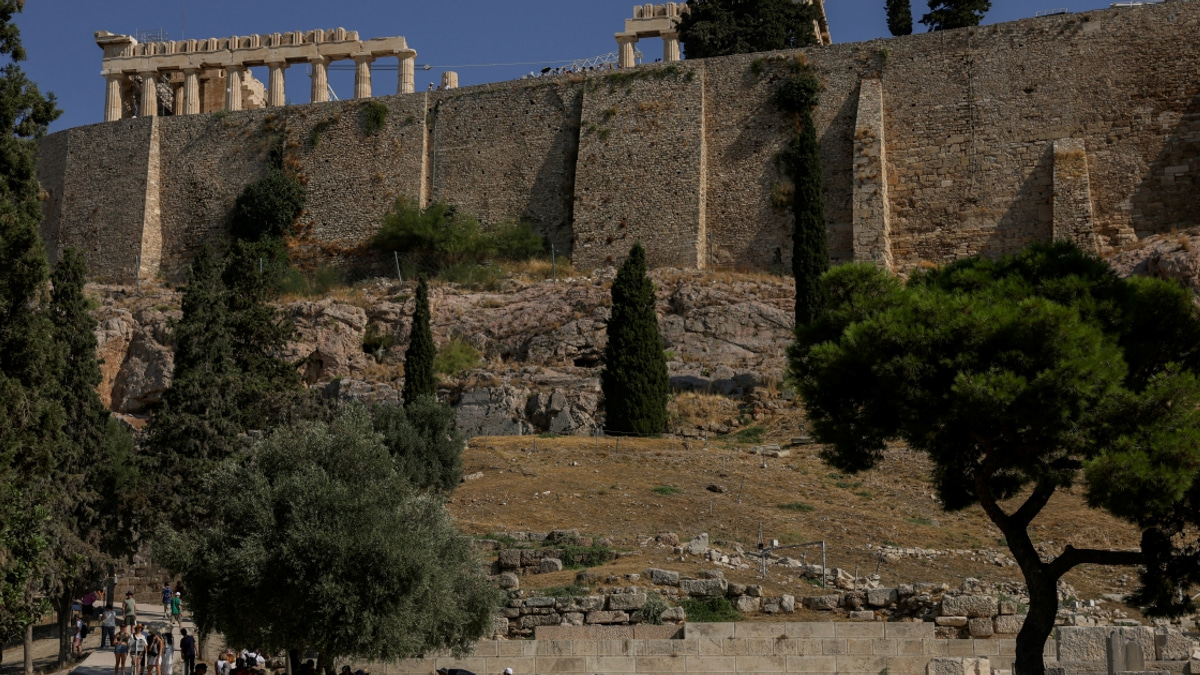 Knife Attack on Tourists Near Athens Acropolis Leaves Two Injured