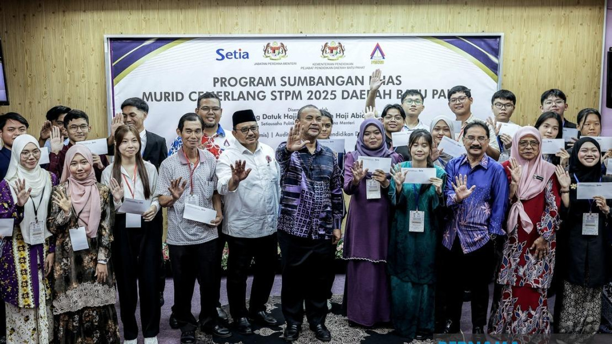 214 Top STPM Students in Batu Pahat Receive Prime Minister's Special Contributions