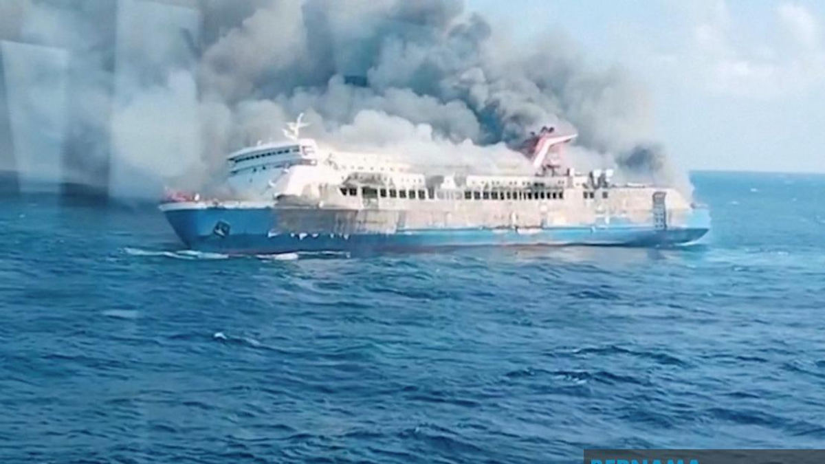 Five Dead, 41 Missing After Ferry Fire Off Madura; Rescue Operations Continue