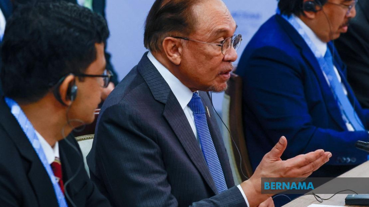 Anwar Praises Russia's Principled Stance on Gaza and Iran During Kazan Visit