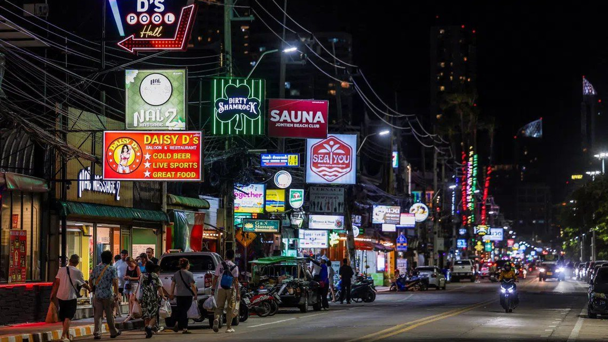 US Navy carrier arrival in Pattaya stirs economic hopes and exploitation concerns