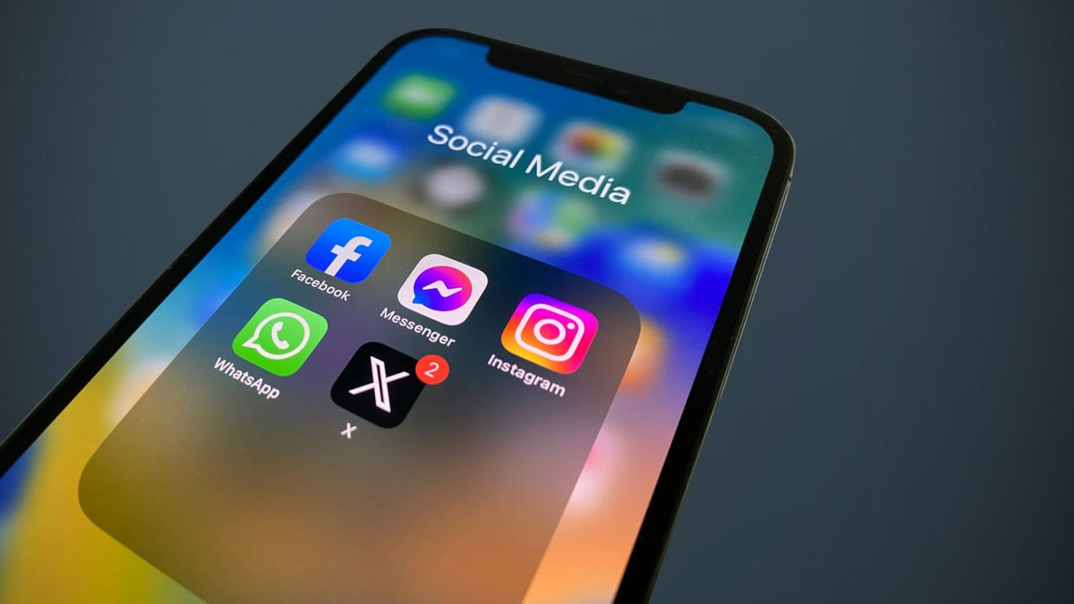Mexico Charts Cautious Path on Social Media Regulation for Young Users