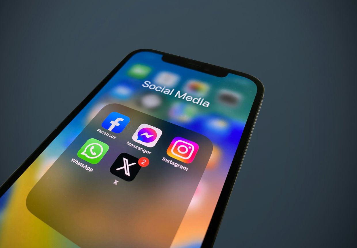 Mexico Charts Cautious Path on Social Media Regulation for Young Users