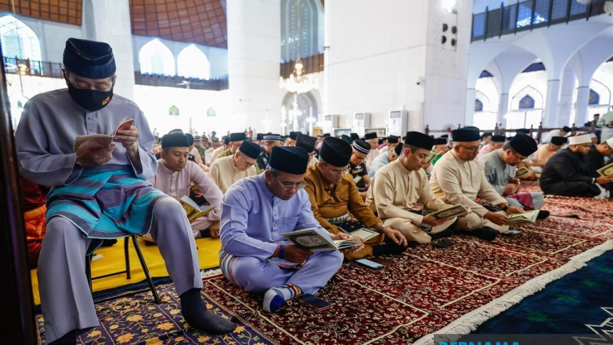 Sultan Sharafuddin Leads Selangor Warriors' Day Observance With Religious Service