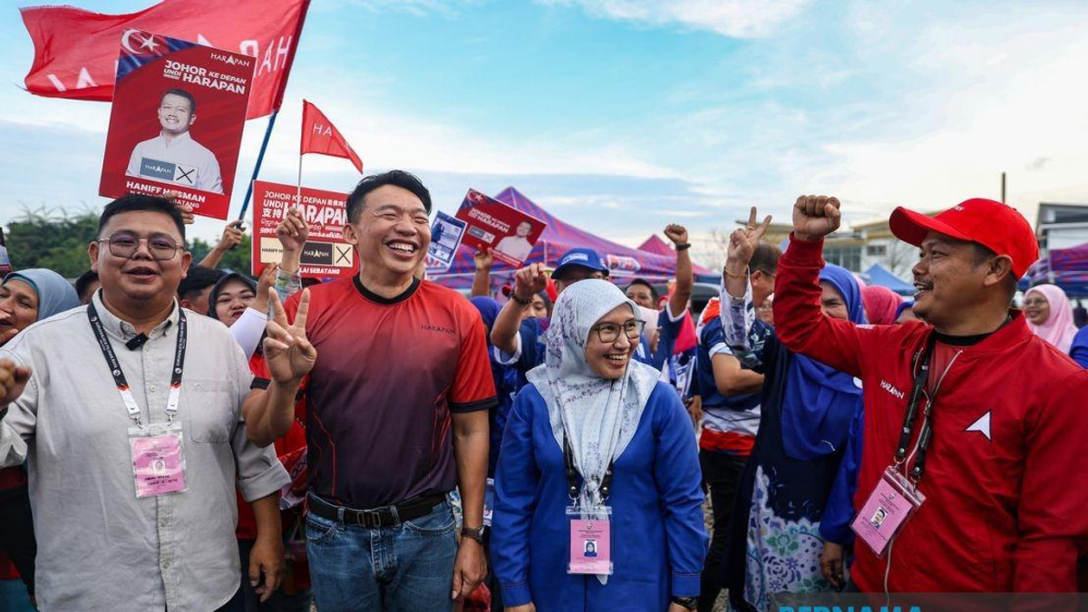 Johor Election Campaign Shows Civility as Rival Candidates Meet Warmly at Night Market