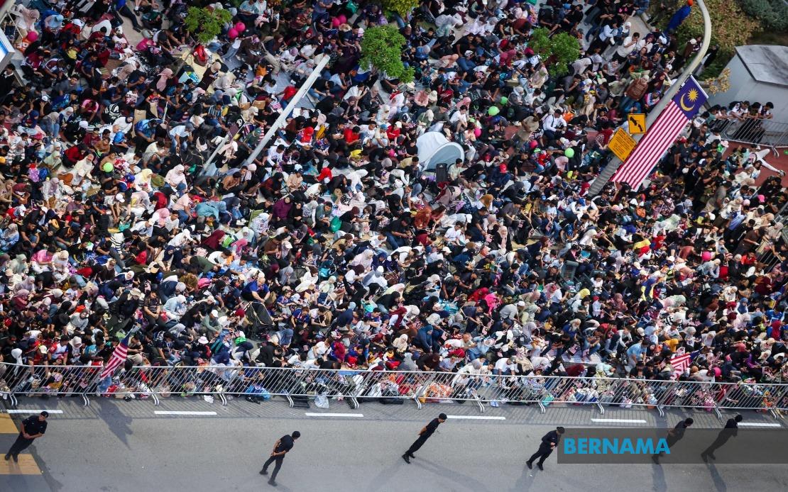 Malaysians Camp Out at Dataran Putrajaya for Prime Views of 69th National Day Parade