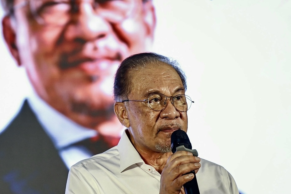Anwar Awaits Full Details on Melaka DAP Crisis as Pakatan Weighs Response