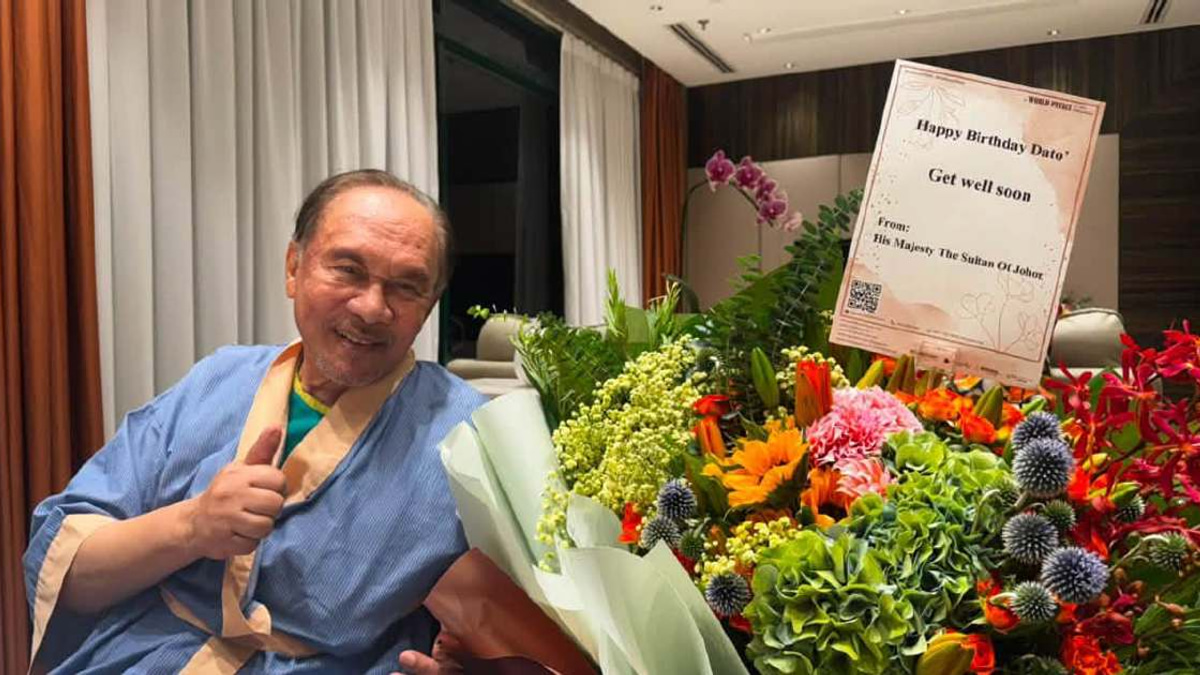 PM Anwar Ibrahim Expresses Gratitude to King and Queen for Birthday Wishes and Recovery Prayers