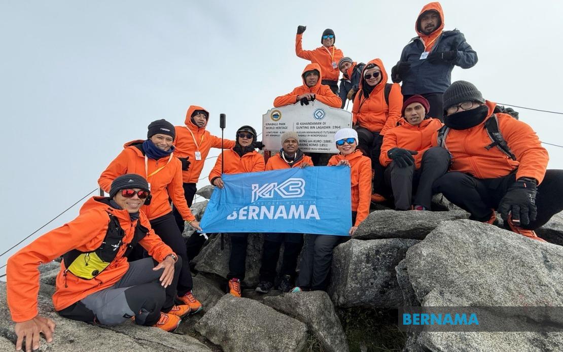 Bernama Scales Mount Kinabalu with 23 Staff Members, Pursues Two Malaysian Records