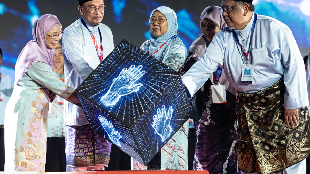 Anwar defends budget allocations to opposition-led states, citing Madani commitment