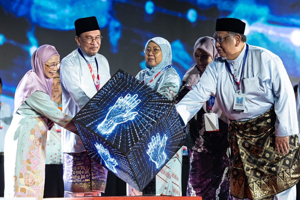 Anwar defends budget allocations to opposition-led states, citing Madani commitment
