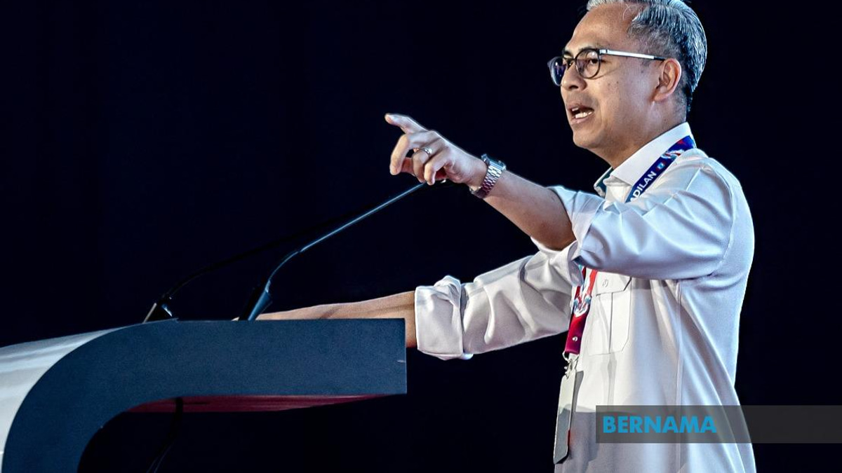 Malaysians Growing More Attentive to National Flag Details, Says Fahmi
