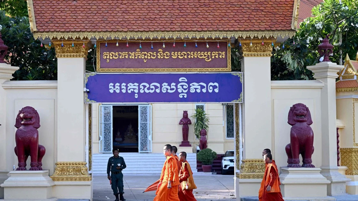 Cambodia's Top Court Upholds 14-Year Treason Sentences for Journalists