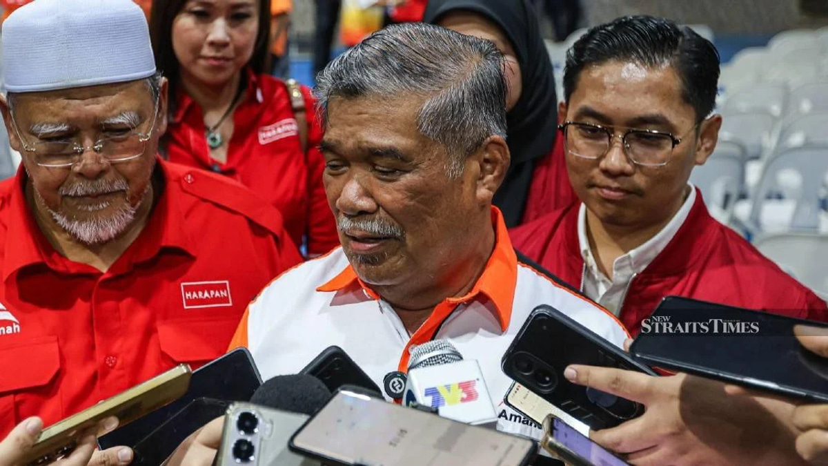 Mohamad Sabu Calls Out PAS Over Shifting Political Stances, Urges Voters to Think Independently