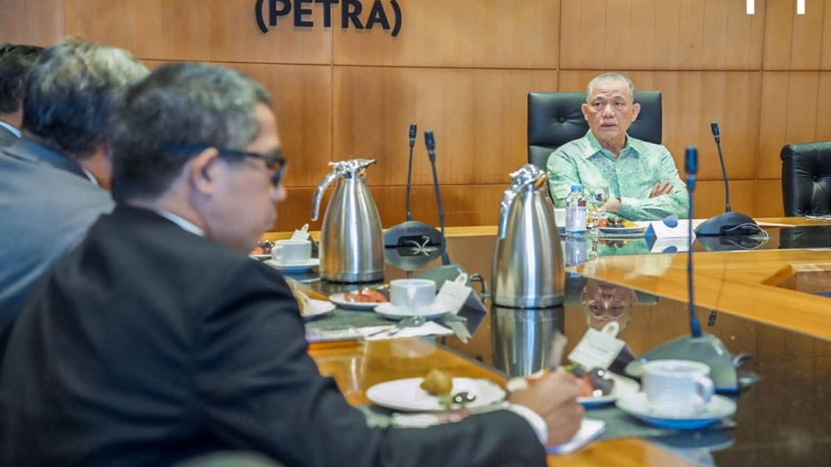 Fadillah Urges Malaysian Envoys to Deepen Strategic Ties and Boost Economic Diplomacy Abroad
