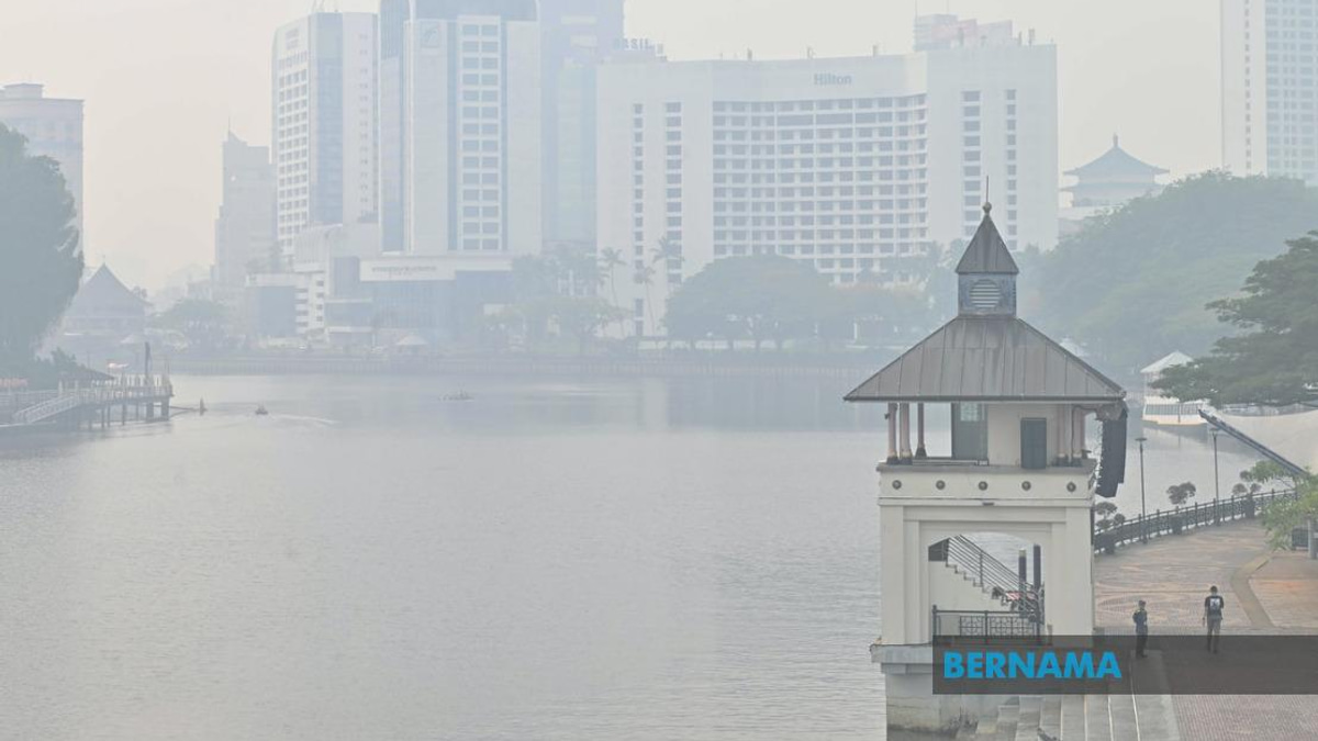 ASEAN Must Strengthen Haze Agreement With Binding Enforcement, Says Lee Lam Thye