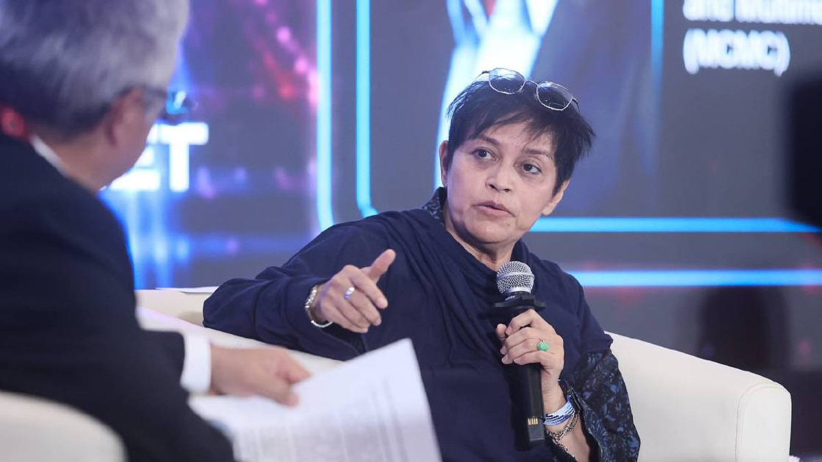 Digital space must offer equal footing for all parties during polls, says Azalina