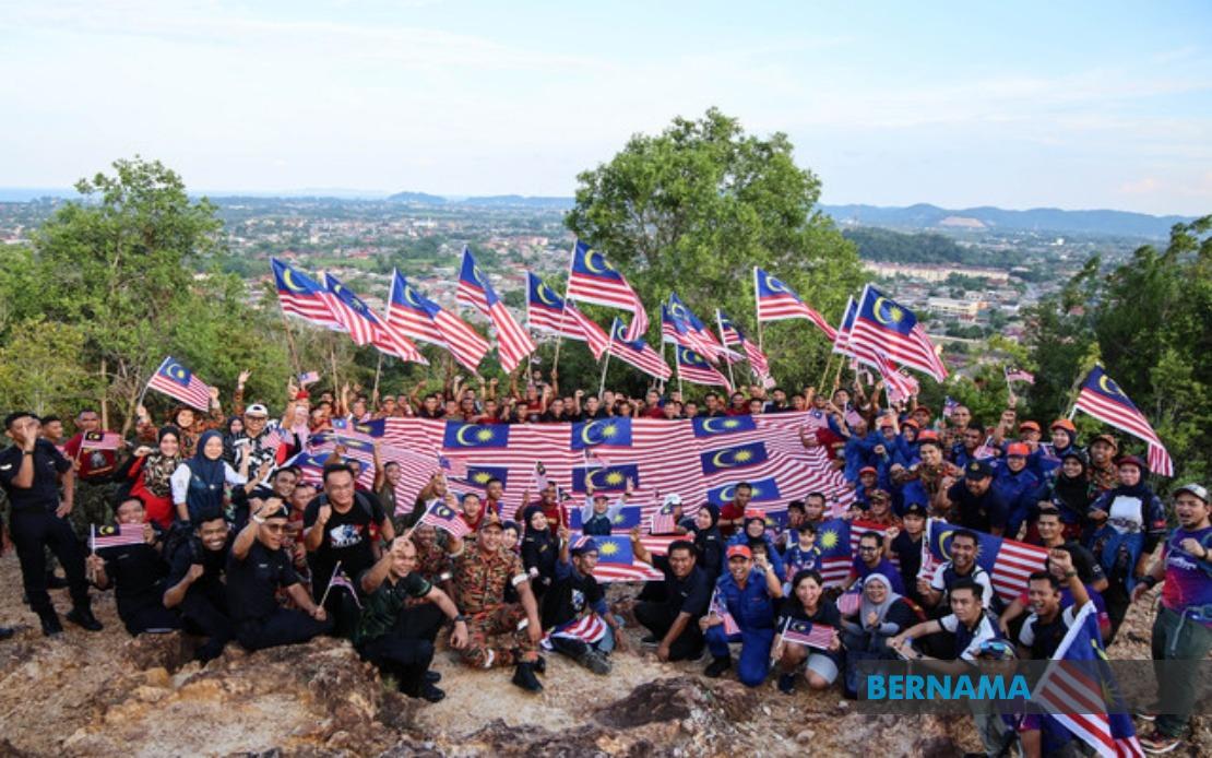 300 Personnel Scale Terengganu Summit in Patriotic Show of Unity
