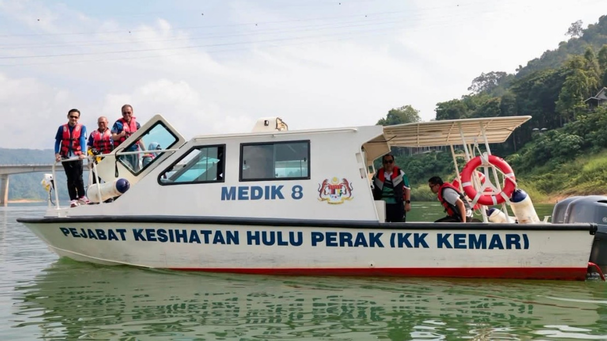 Malaysia's Health Ministry Deploys New Boat Service to Reach Orang Asli Communities in Remote Perak