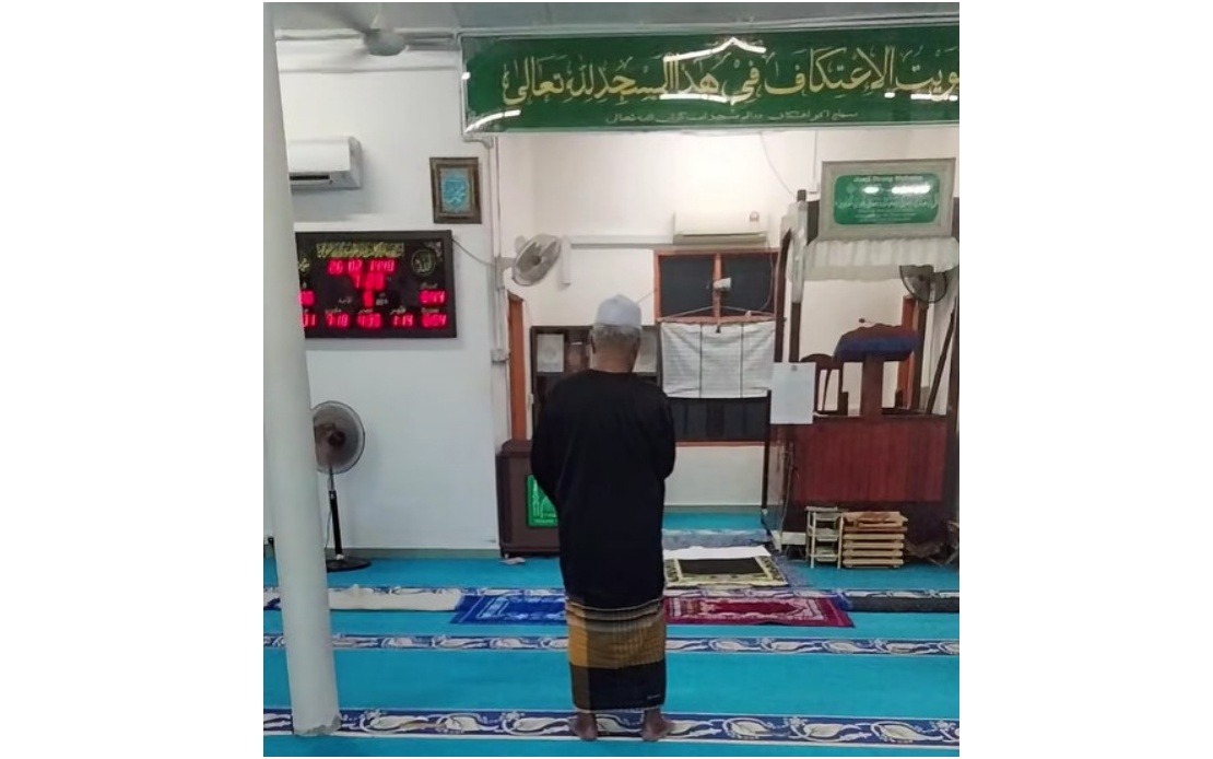 Rural Mosque's Low Attendance Sparks Online Debate, but Leadership Defends Activity Levels