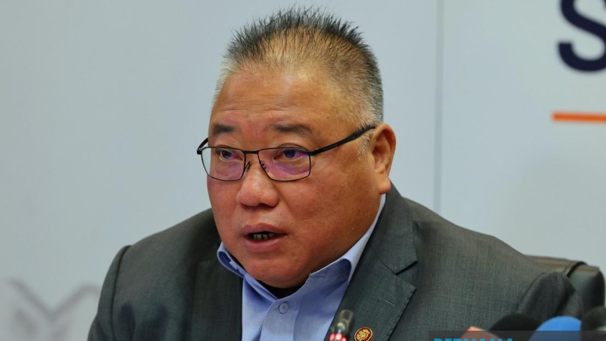 Aviation Security Overhaul Needed After Malaysia Airlines Co-pilot Drug Arrest, Says Tiong