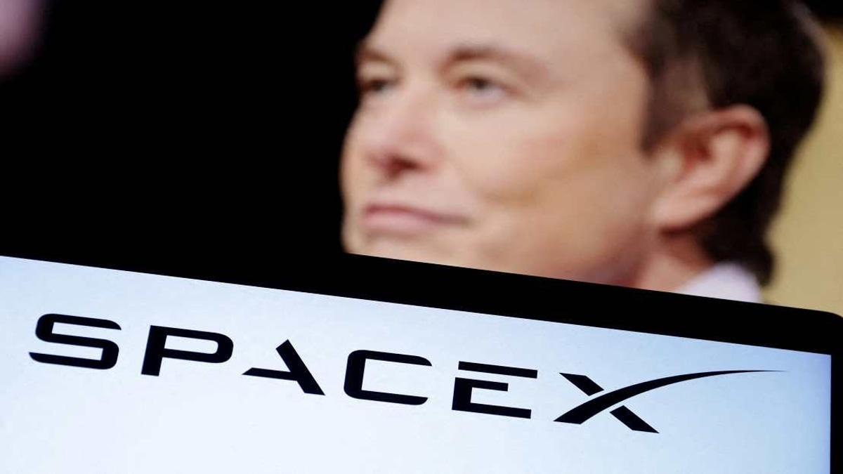 SpaceX Swings to Narrower Loss as Starlink Powers Revenue Growth Ahead of Lock-Up Expiry