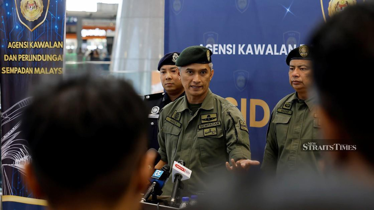 Malaysia Airlines Pilot's Baggage Screened by AVSEC, Not MCBA, Clarifies Authority