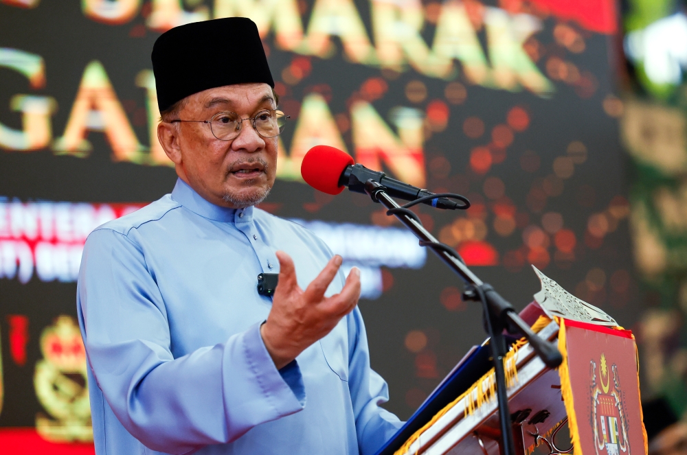 Anwar Defends Tabung Haji RCI Report Secrecy, Citing Stability Concerns