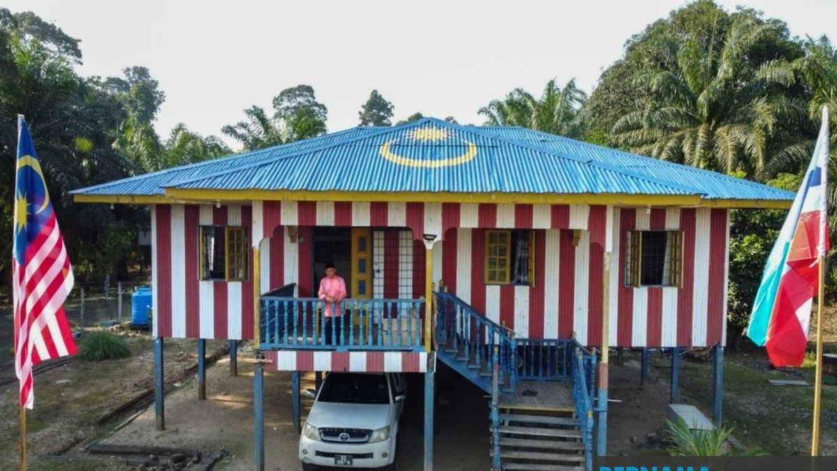 Teratak Gemilang: One Man's Patriotic Vision Painted Across His Sandakan Home