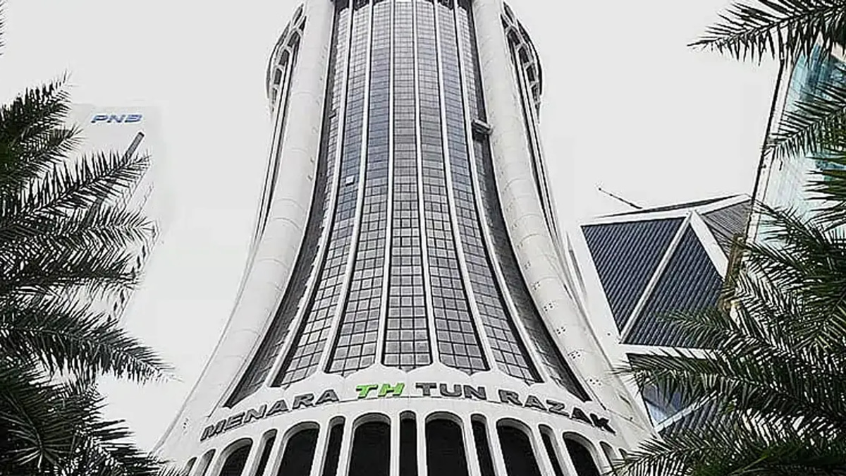 Corruption investigators descend on Tabung Haji headquarters for document review