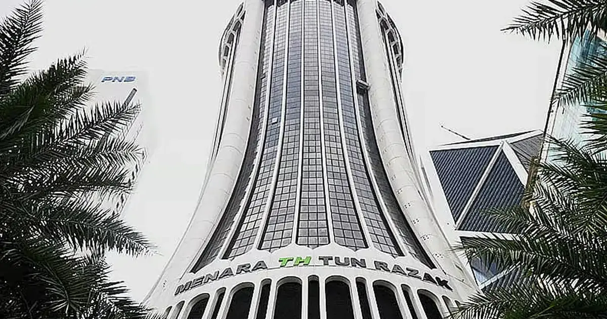 Corruption investigators descend on Tabung Haji headquarters for document review
