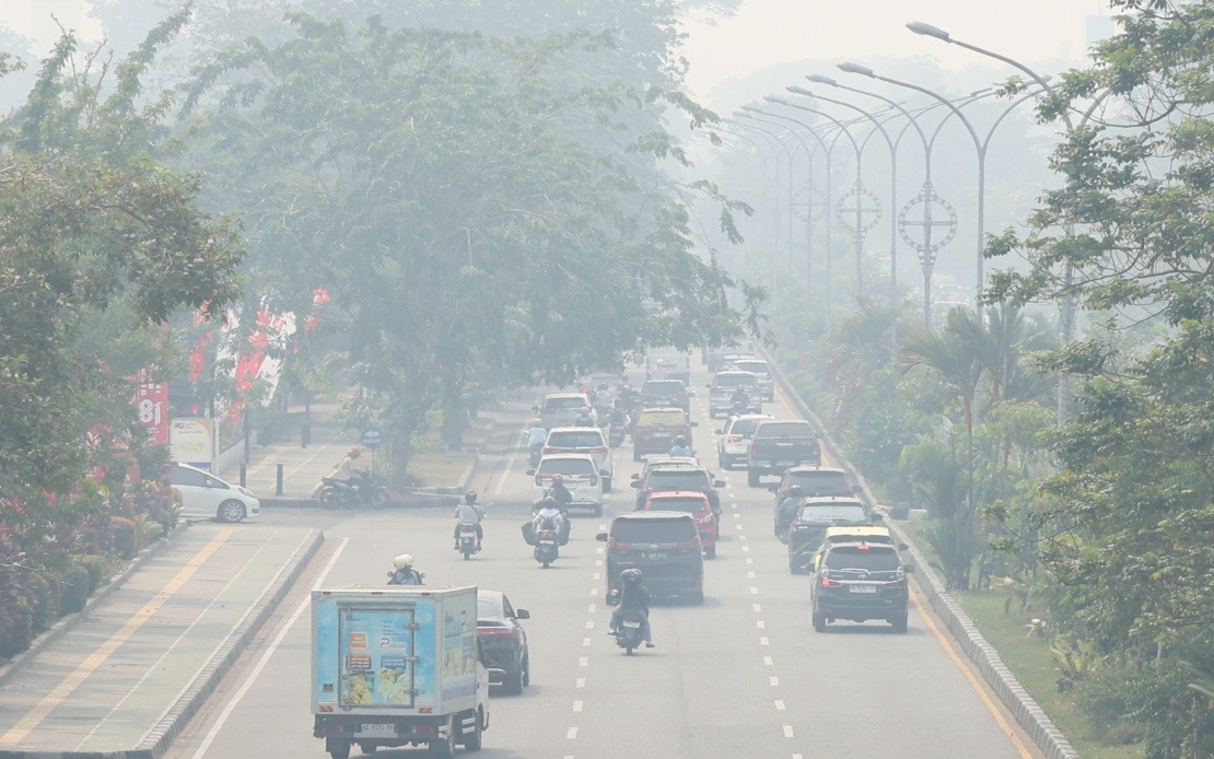 Indonesia's Central Kalimantan Choked by Hazardous Haze as API Reaches 573