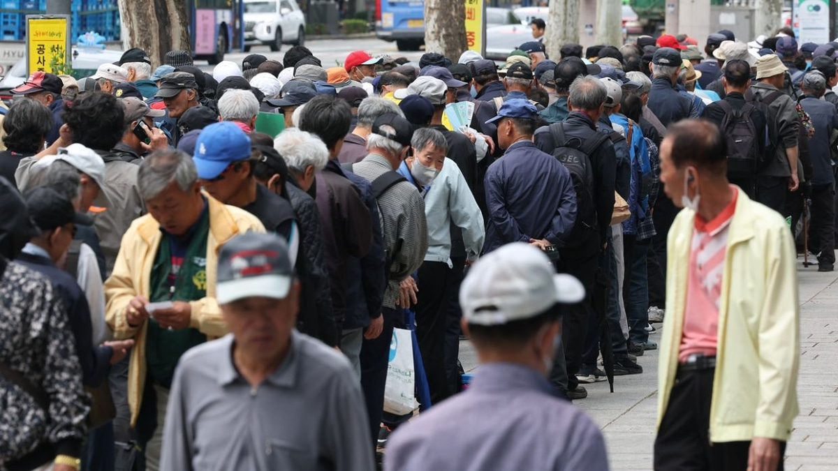 Seoul grapples with fiscal burden of proposed free bus scheme for elderly residents