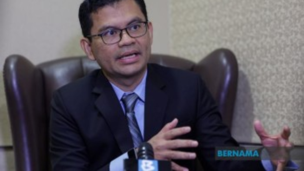 Malaysia Seeks Higher Wages Before Expanding Tax Base, Says Economy Minister