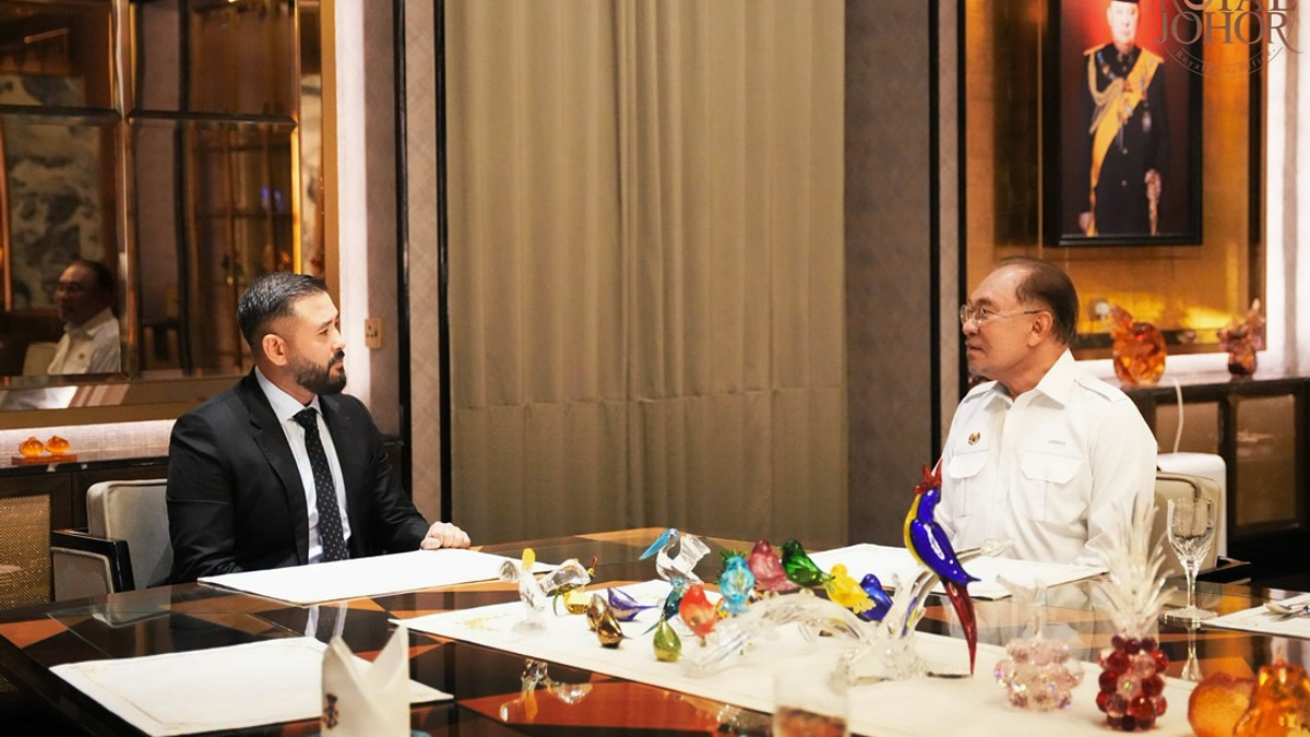 PM Anwar Thanks Johor Regent for Courtesy Meeting, Urges Respect for Royal Institution