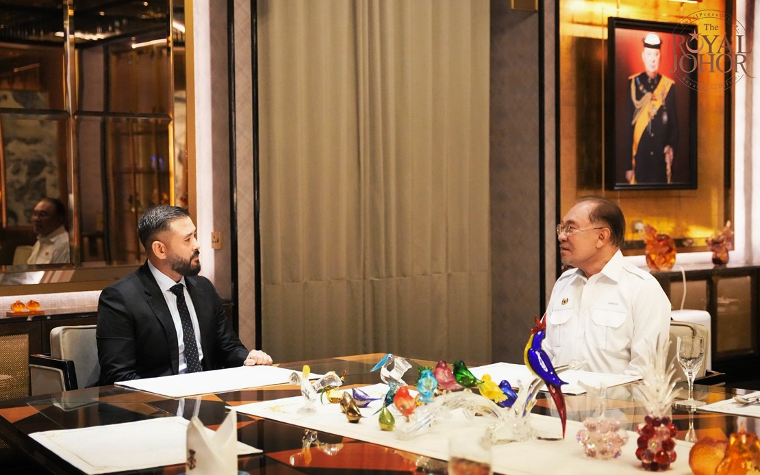 PM Anwar Thanks Johor Regent for Courtesy Meeting, Urges Respect for Royal Institution